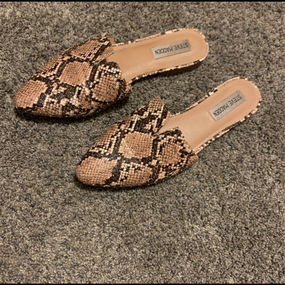 STEVE MADDEN Women Ally Slide Pointy Toe Mule Sandals